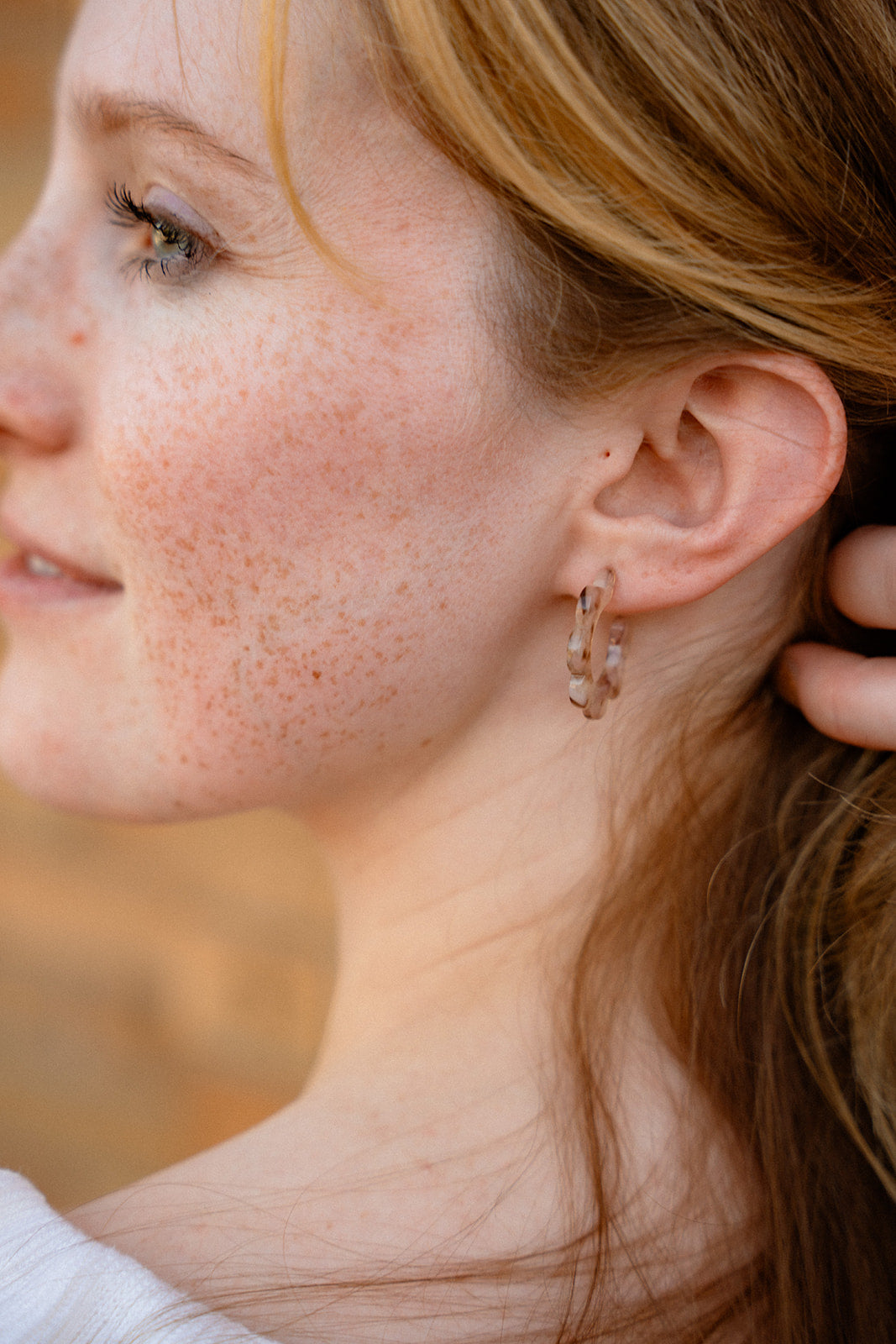 Flora Mini Hoops - Shimmering Taupe