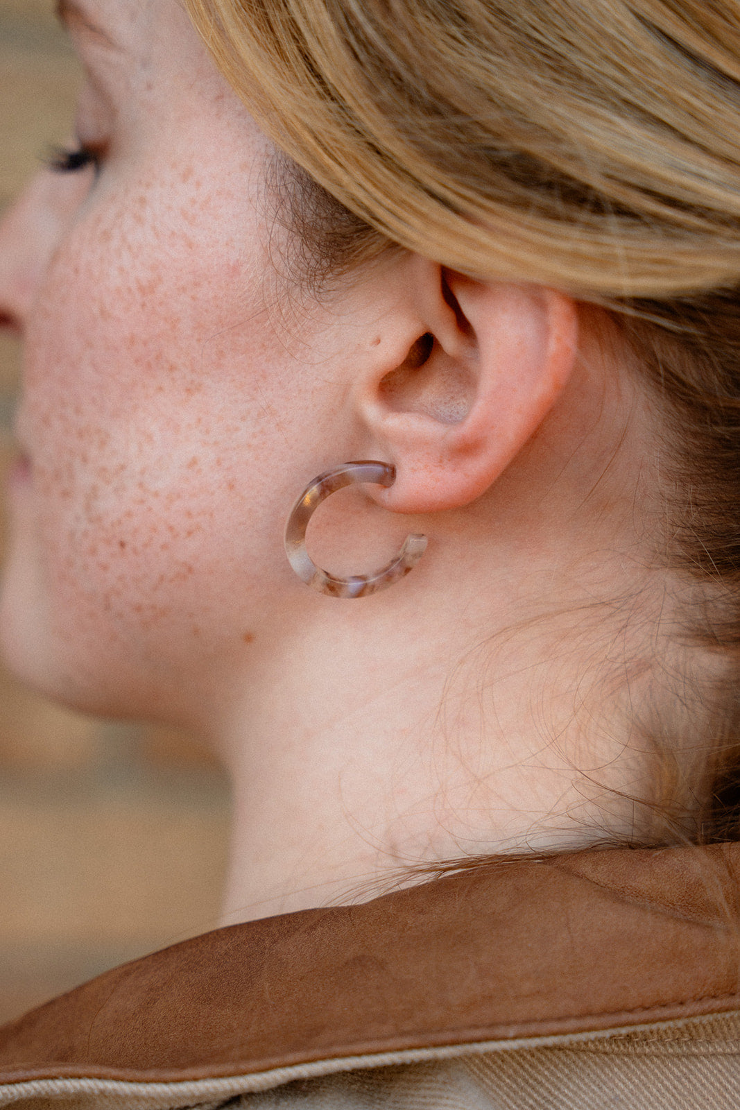 Cam Mini Hoops - Shimmering Taupe