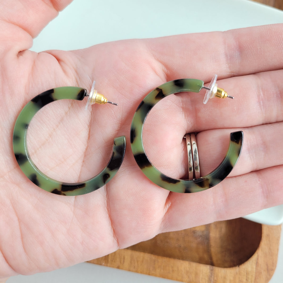 Camy Hoops - Olive Tortoise